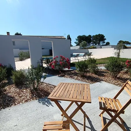 Le Logis De Raphabel Hotel *